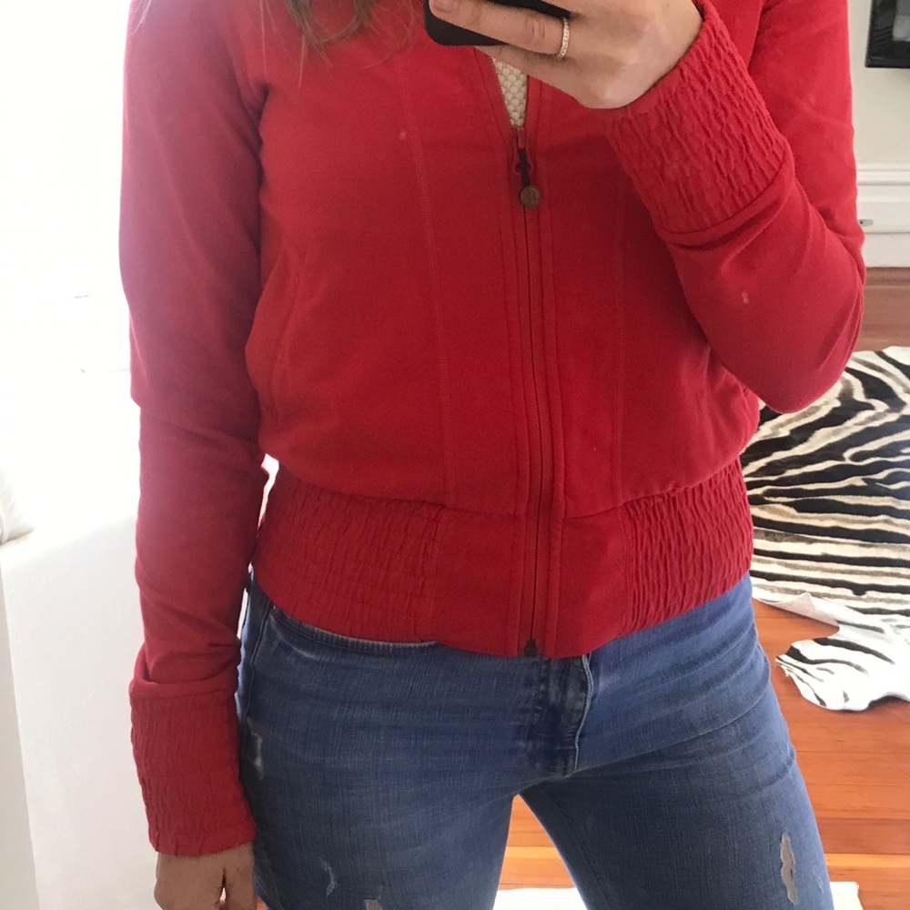 Lululemon Athletica ruched waist and sleeve jacket